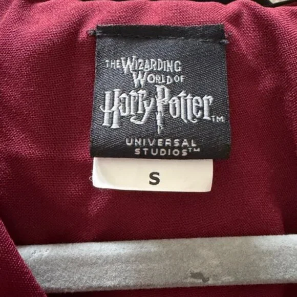 UNIVERSAL STUDIOS Wizarding World of Harry Potter GRYFFINDOR Adult S Cloak Robe - Picture 5 of 8